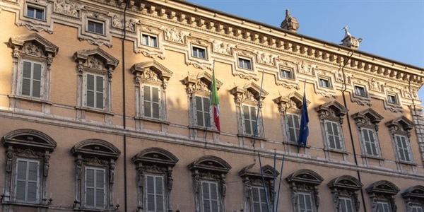 Il Senato approva in via definitiva il DL Flussi